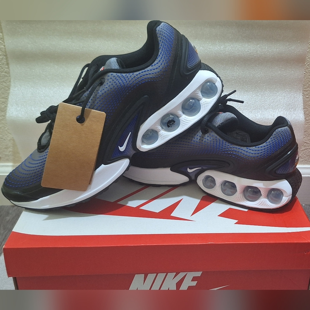 Nike Air Max DN Sneakers - Picture 2 of 6